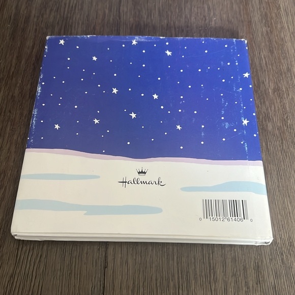 Hallmark Peanuts Christmas book - Picture 2 of 3